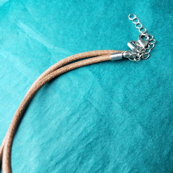 2/10$ Silver tone pendant on brown faux leather - Picture 4 of 4